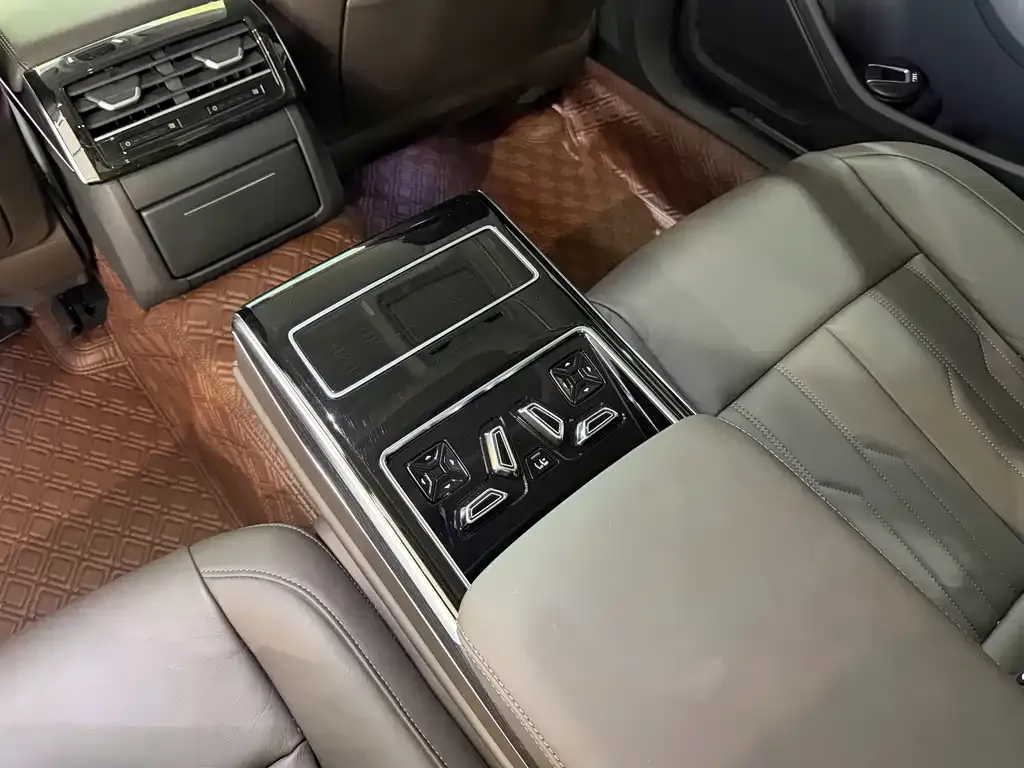 Audi A8 — фото 8