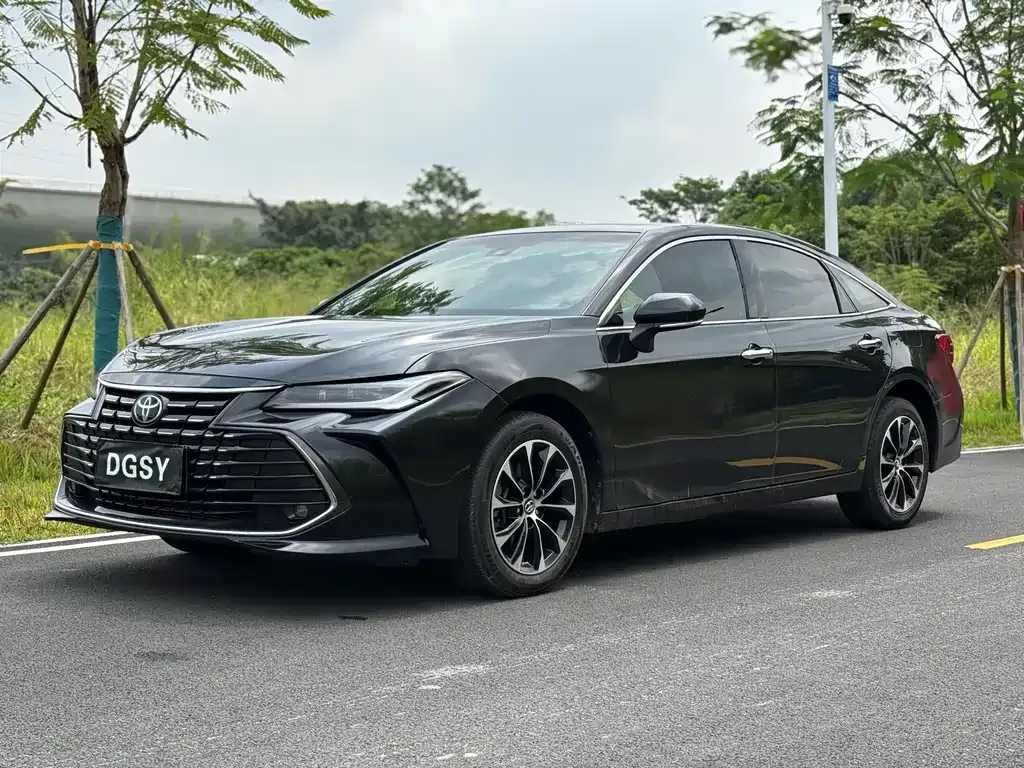Toyota Avalon — фото 1