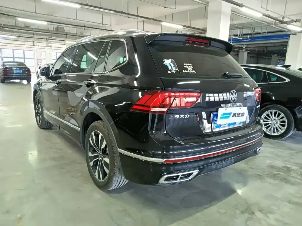 Volkswagen Tiguan L — фото 10