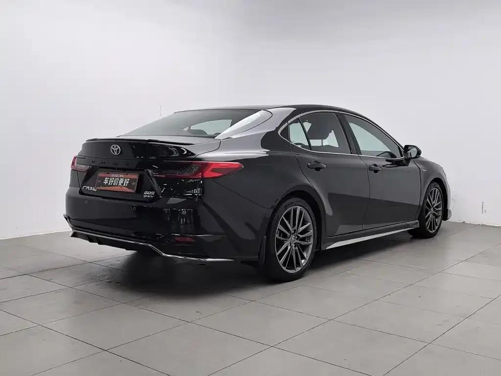 Toyota Camry — фото 3