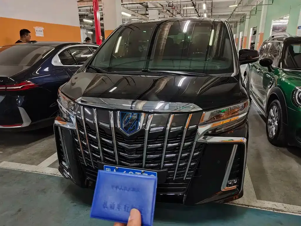 Toyota Alphard — фото 5