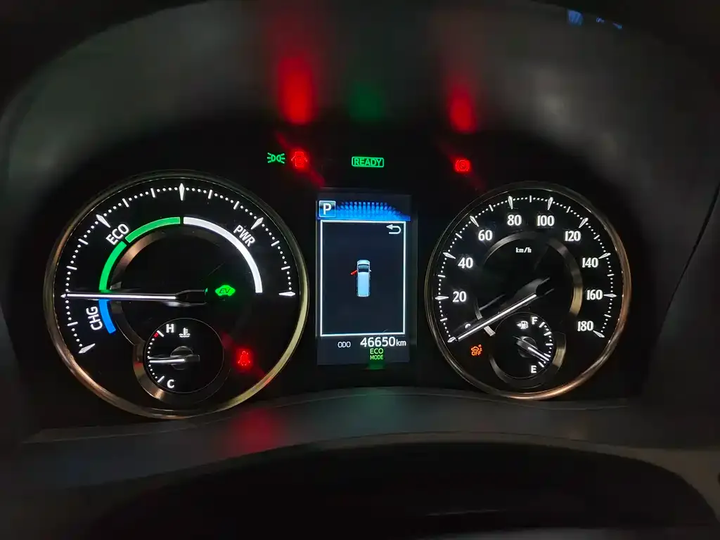 Toyota Alphard — фото 4