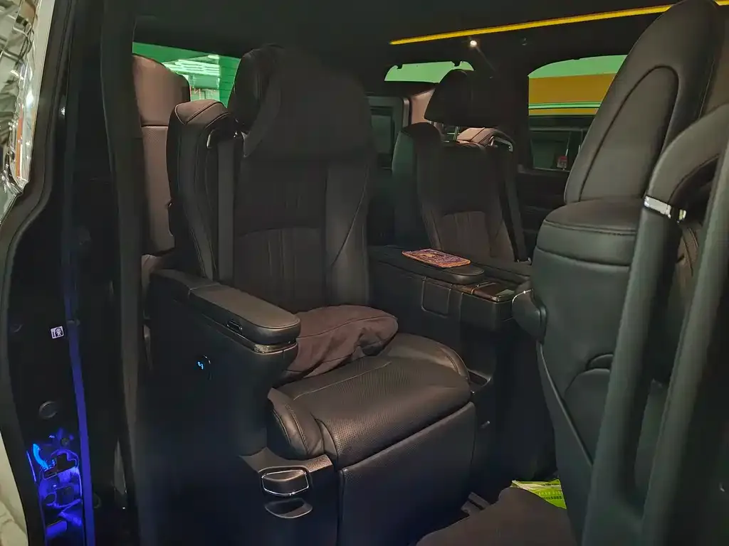 Toyota Alphard — фото 2