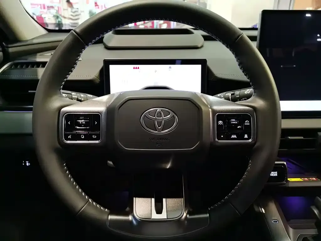 Toyota Wildlander — фото 10