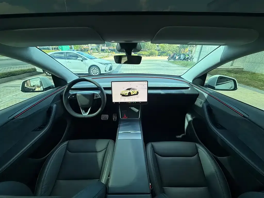 Tesla Model Y — фото 2