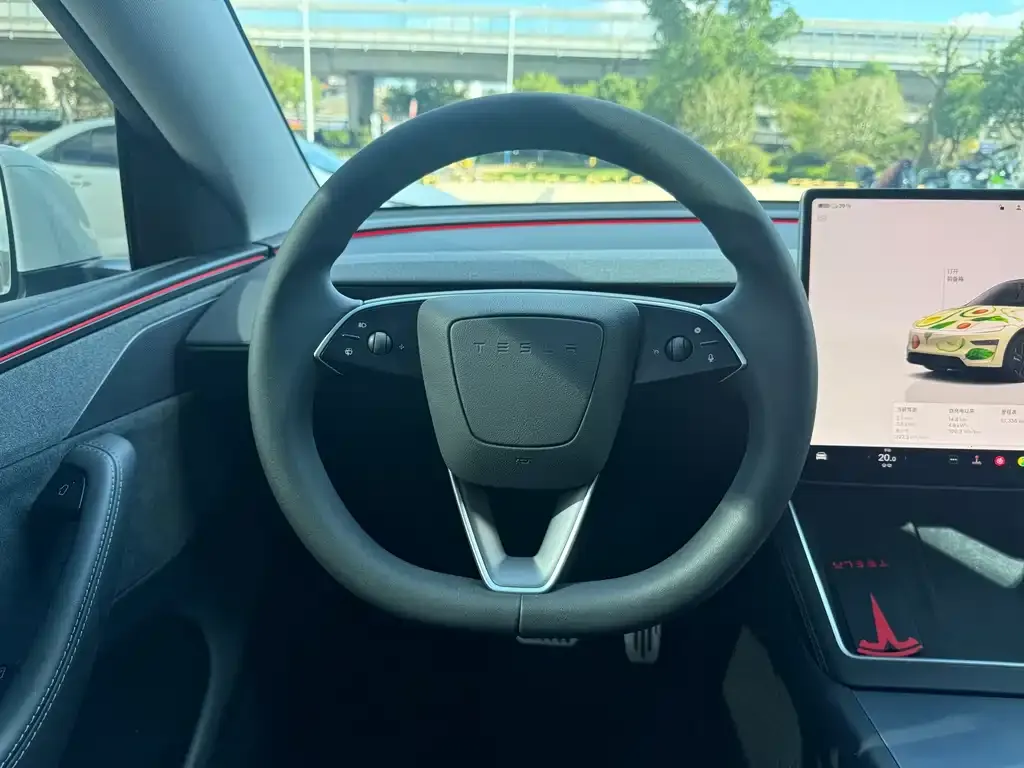 Tesla Model Y — фото 5