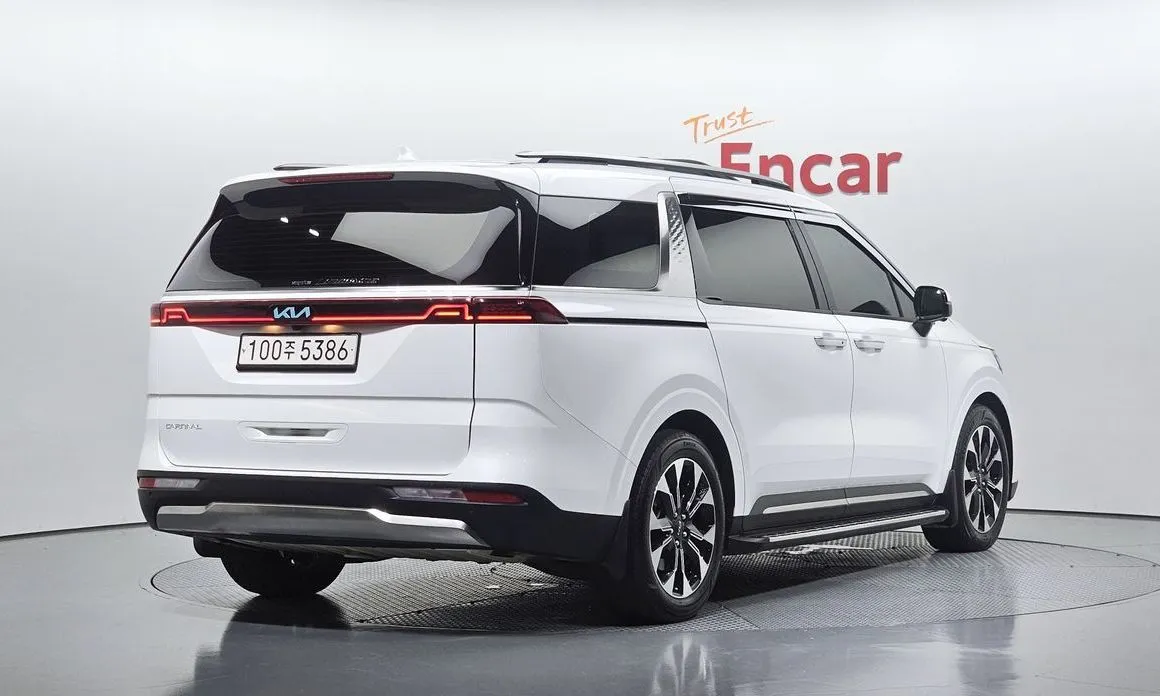Kia Carnival — фото 10