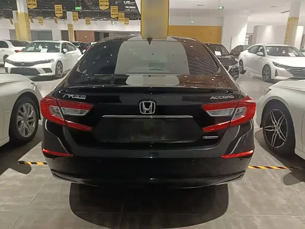 Honda Accord — фото 10