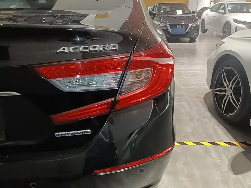 Honda Accord — фото 7