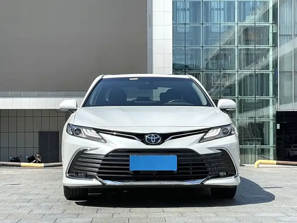 Toyota Camry — фото 6