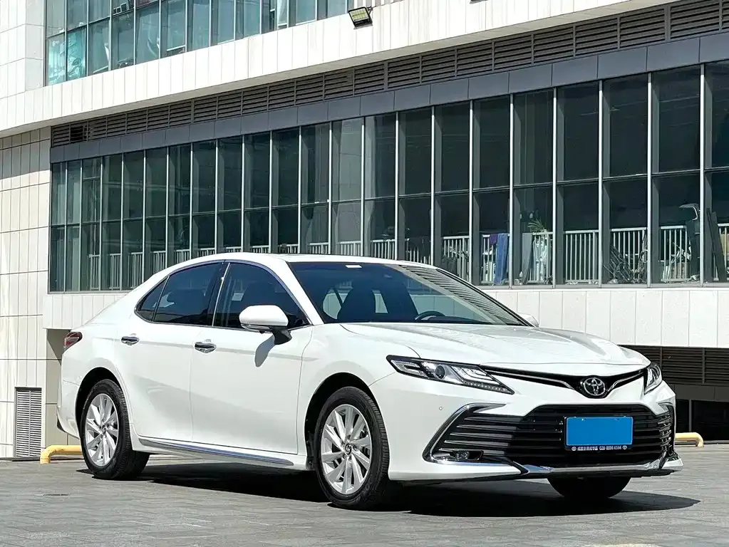 Toyota Camry — фото 4
