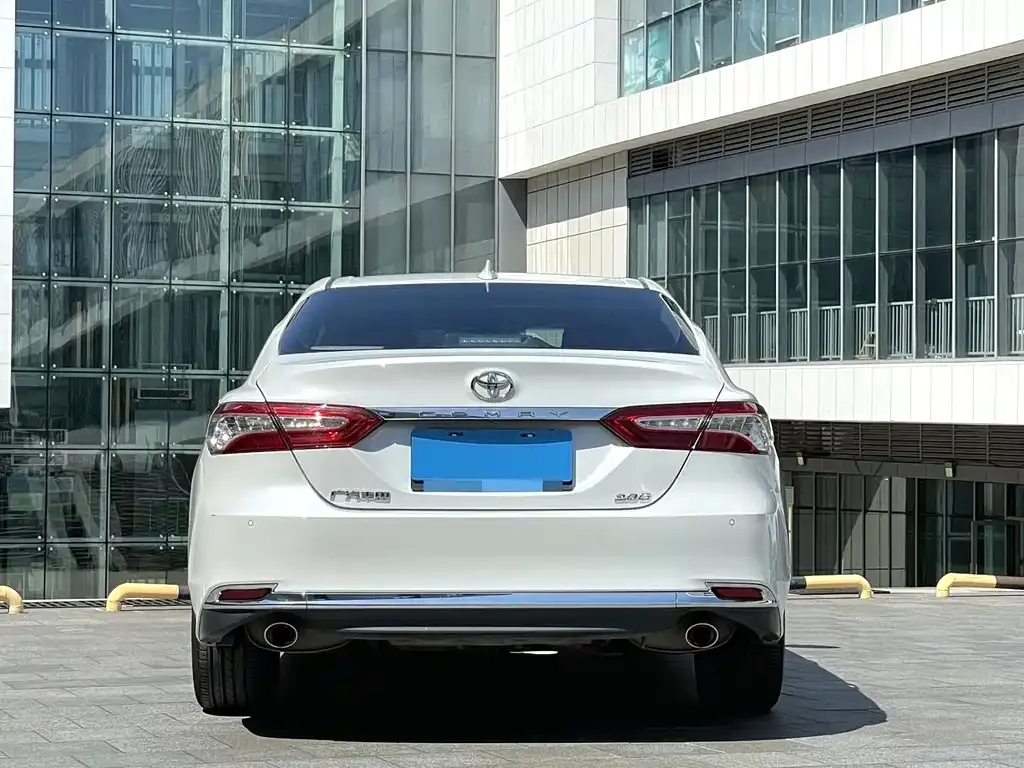 Toyota Camry — фото 7