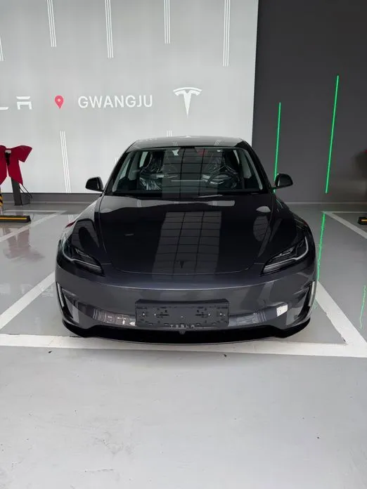 Tesla Model 3 — фото 1