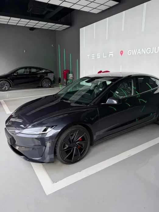 Tesla Model 3 — фото 10