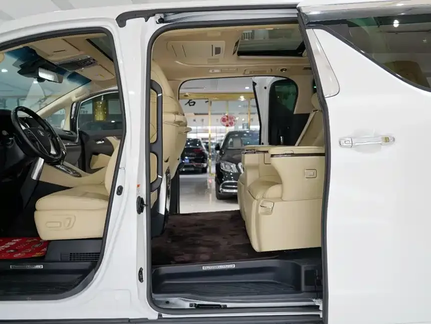 Toyota Vellfire — фото 10