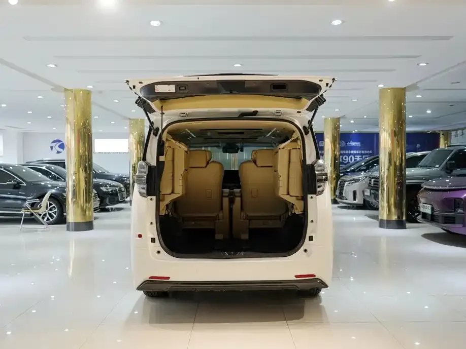 Toyota Vellfire — фото 2