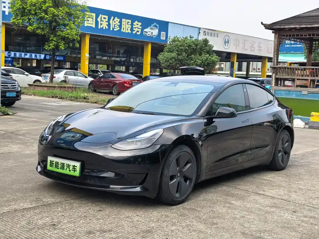 Tesla Model 3 — фото 1