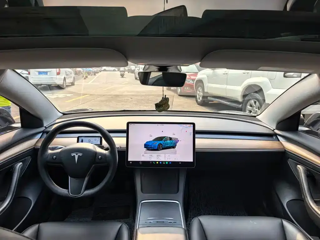 Tesla Model 3 — фото 9