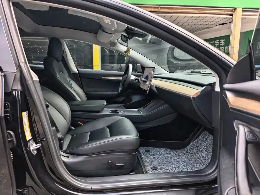 Tesla Model 3 — фото 3