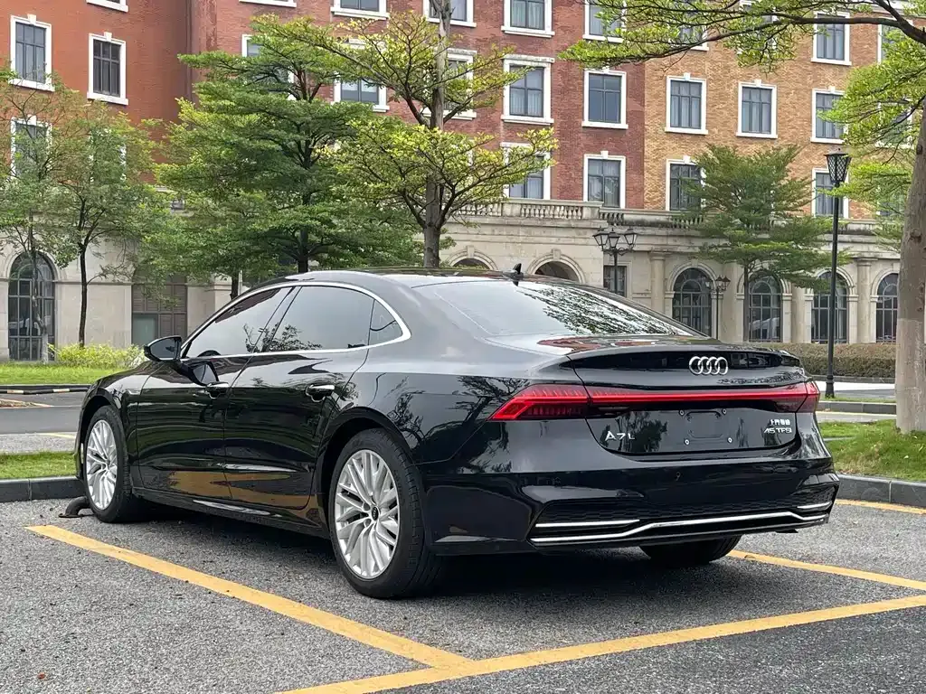 Audi A7L — фото 10