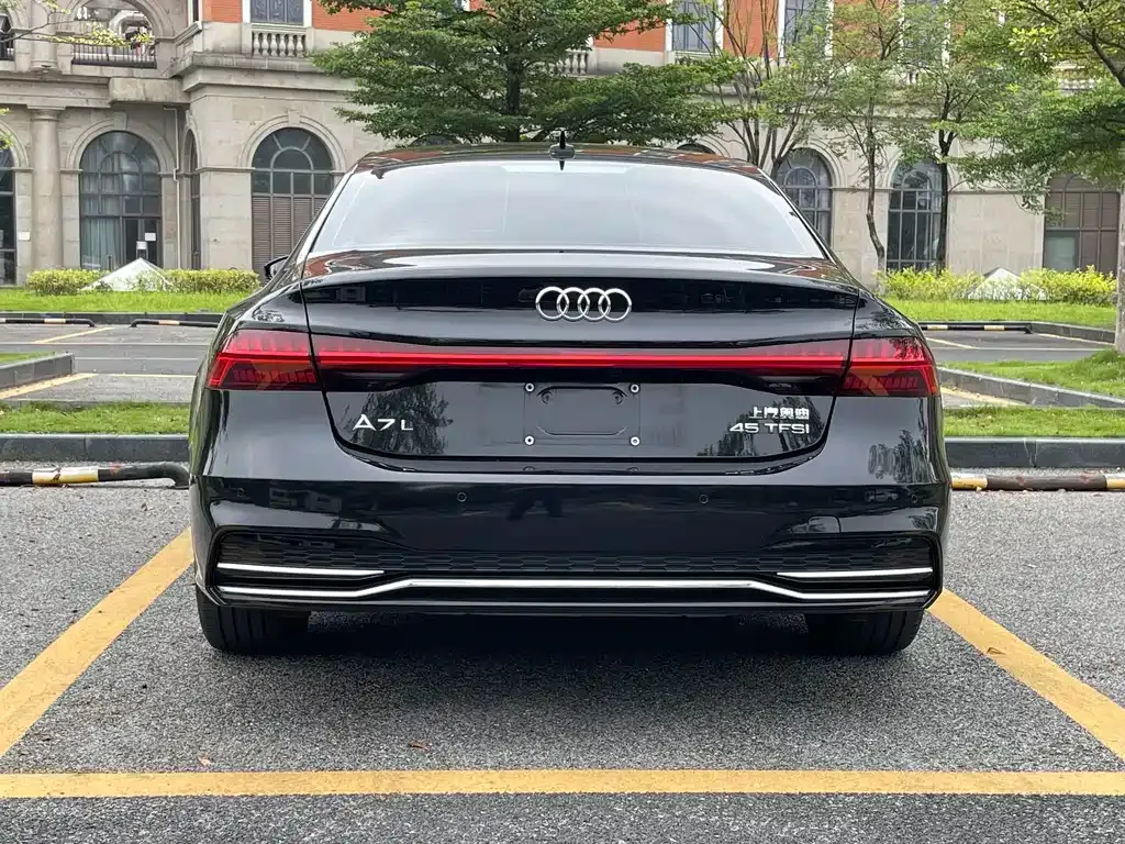 Audi A7L — фото 7