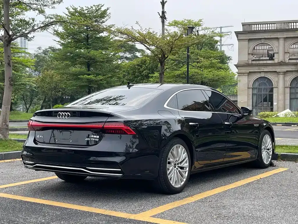 Audi A7L — фото 8