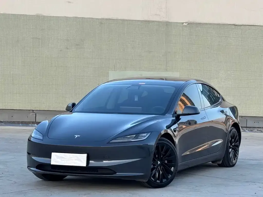 Tesla Model 3 — фото 1