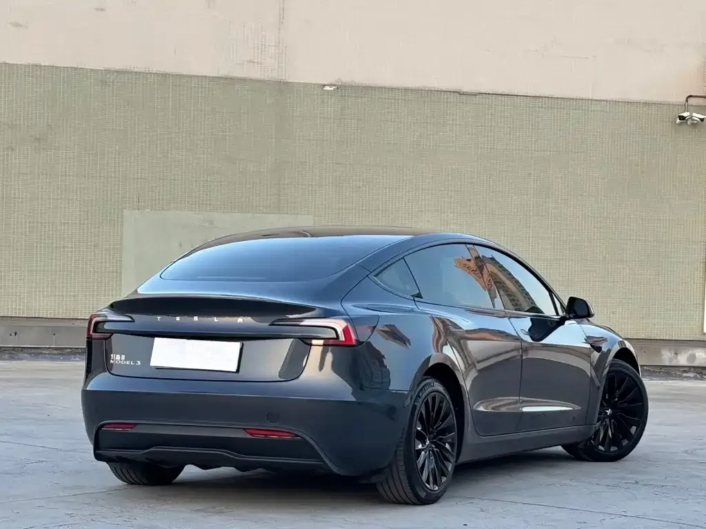 Tesla Model 3 — фото 9
