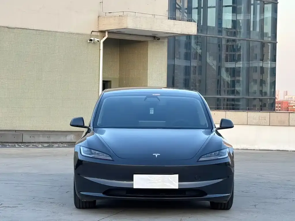 Tesla Model 3 — фото 10