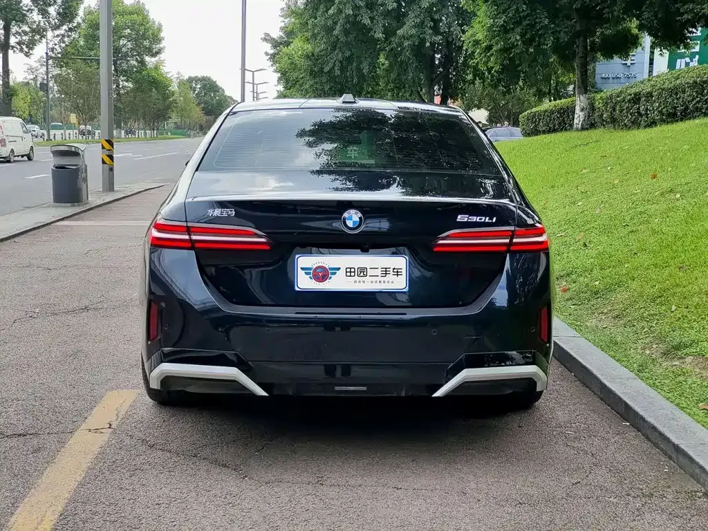 BMW 5 Series — фото 10