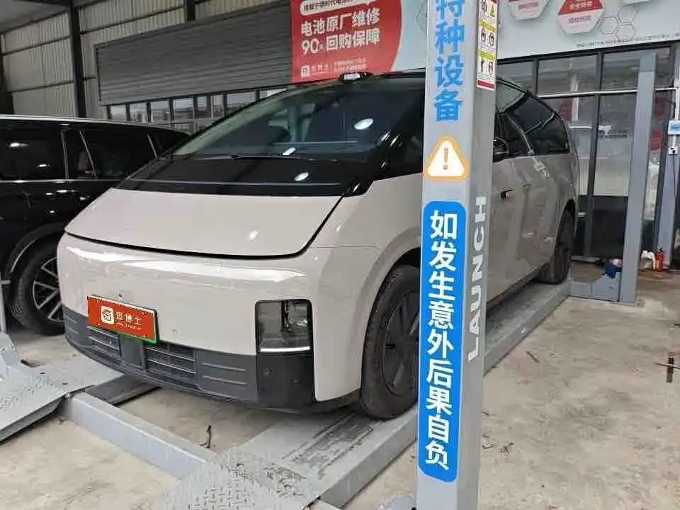 Li Auto MEGA — фото 1