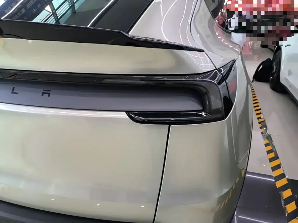 Tesla Model Y L — фото 7