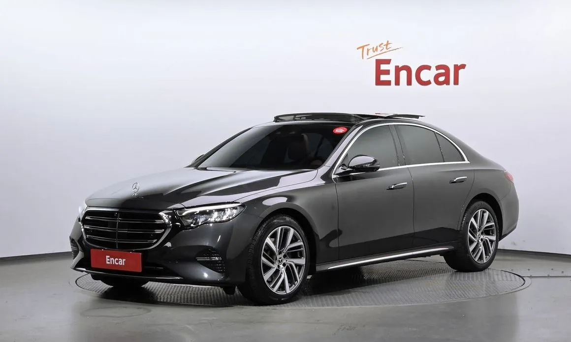 Mercedes-Benz E-Class — фото 1