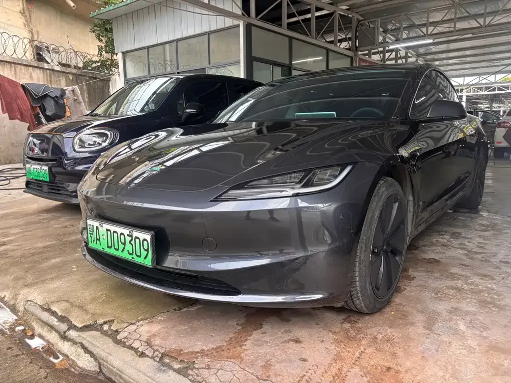 Tesla Model 3 — фото 1