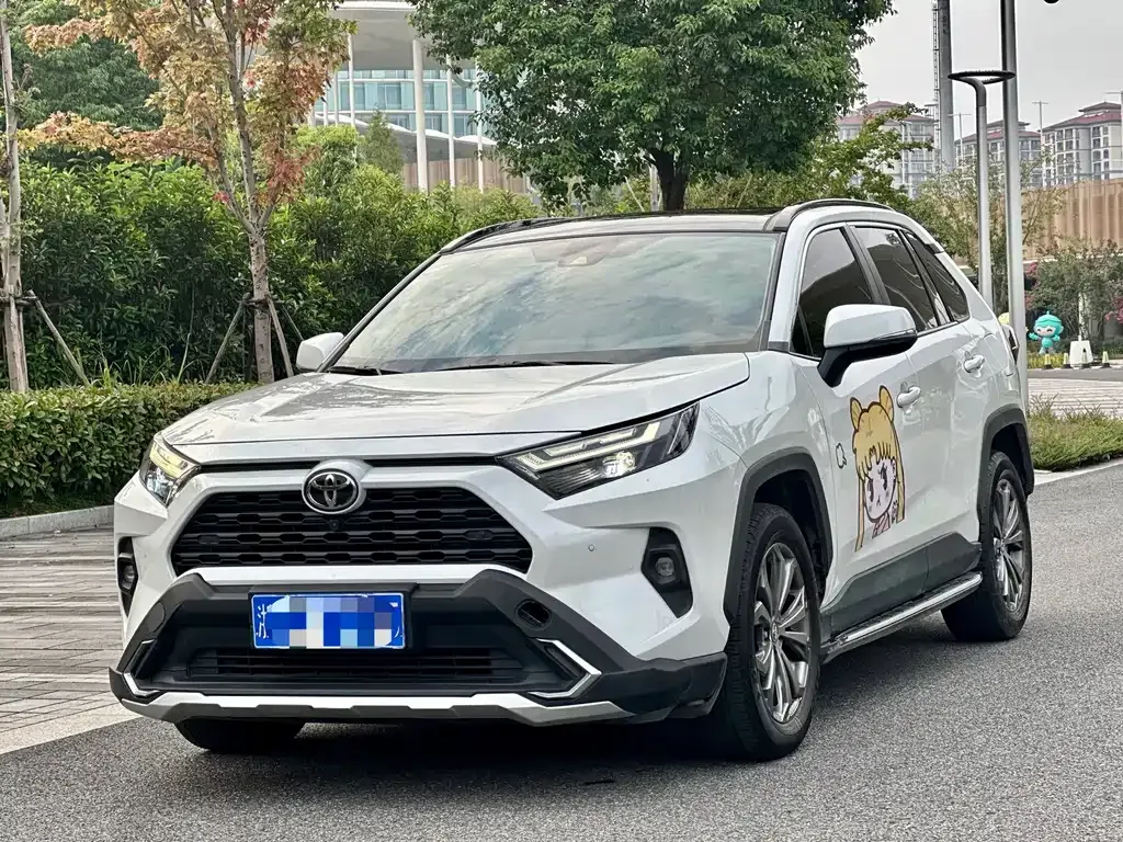Toyota RAV4 — фото 1