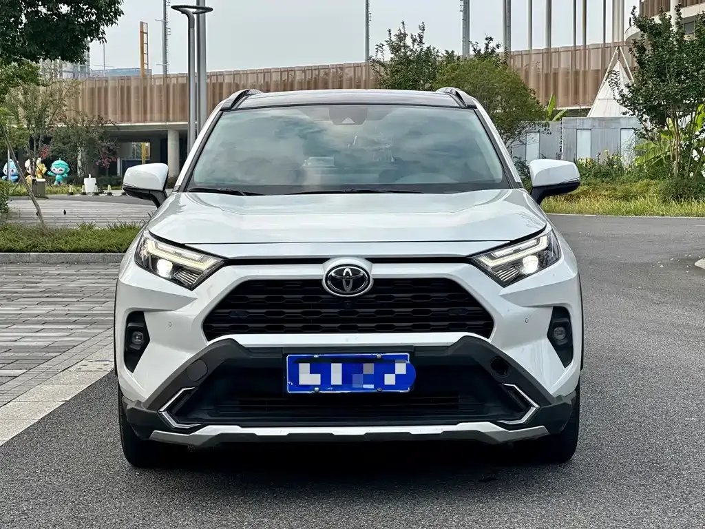 Toyota RAV4 — фото 4
