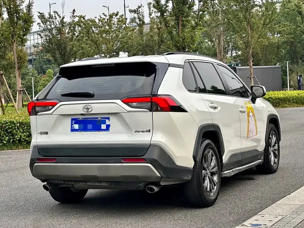 Toyota RAV4 — фото 10