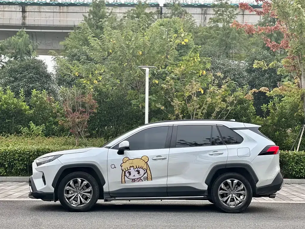 Toyota RAV4 — фото 8