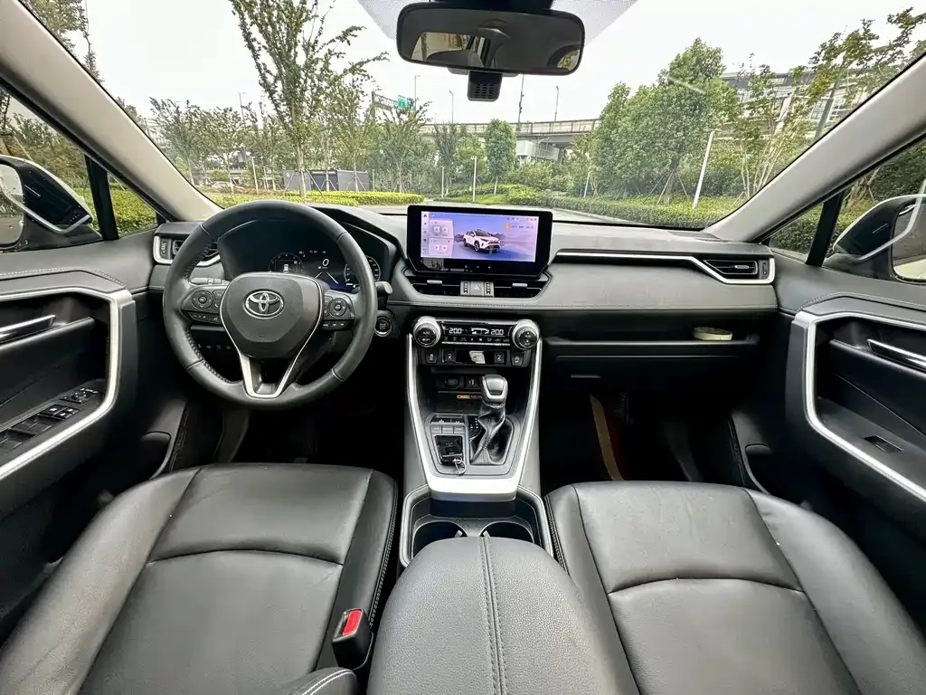 Toyota RAV4 — фото 2