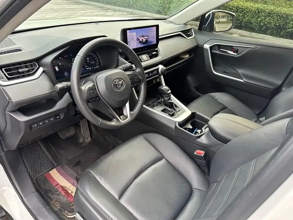 Toyota RAV4 — фото 5