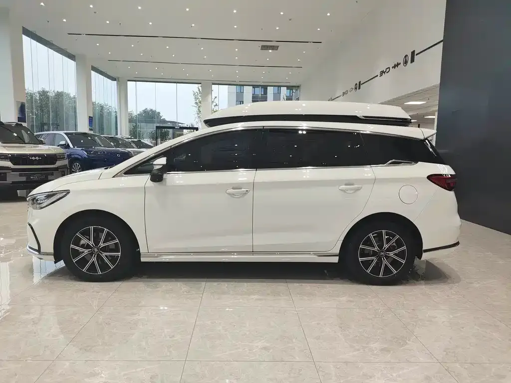 BYD MAX New Energy — фото 4