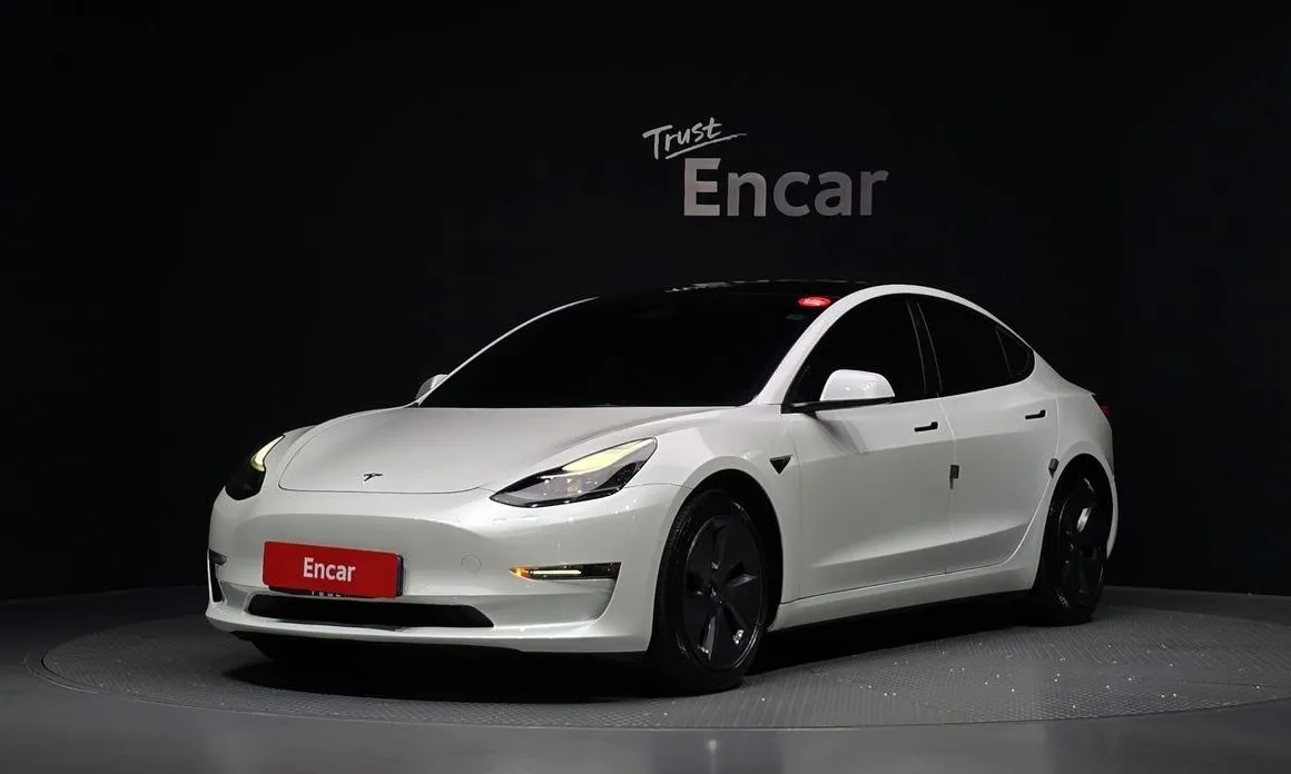 Tesla Model 3 — фото 1
