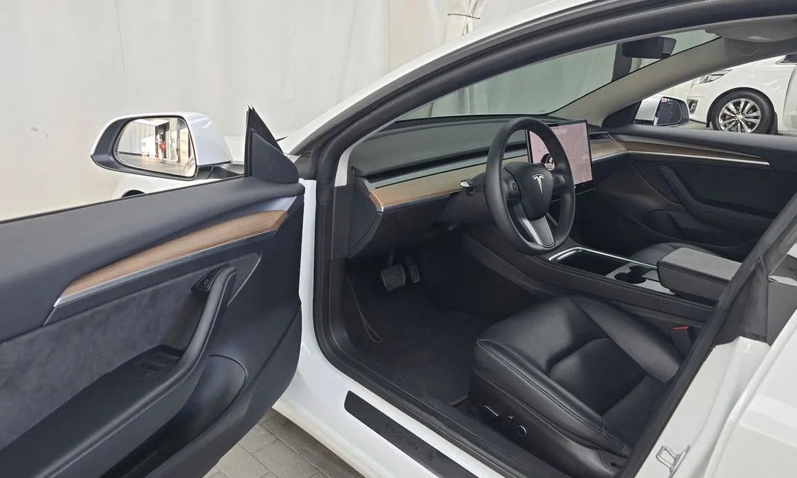 Tesla Model 3 — фото 4