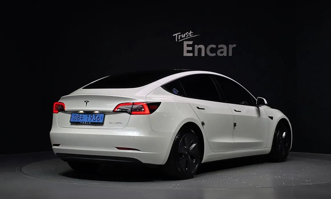 Tesla Model 3 — фото 2