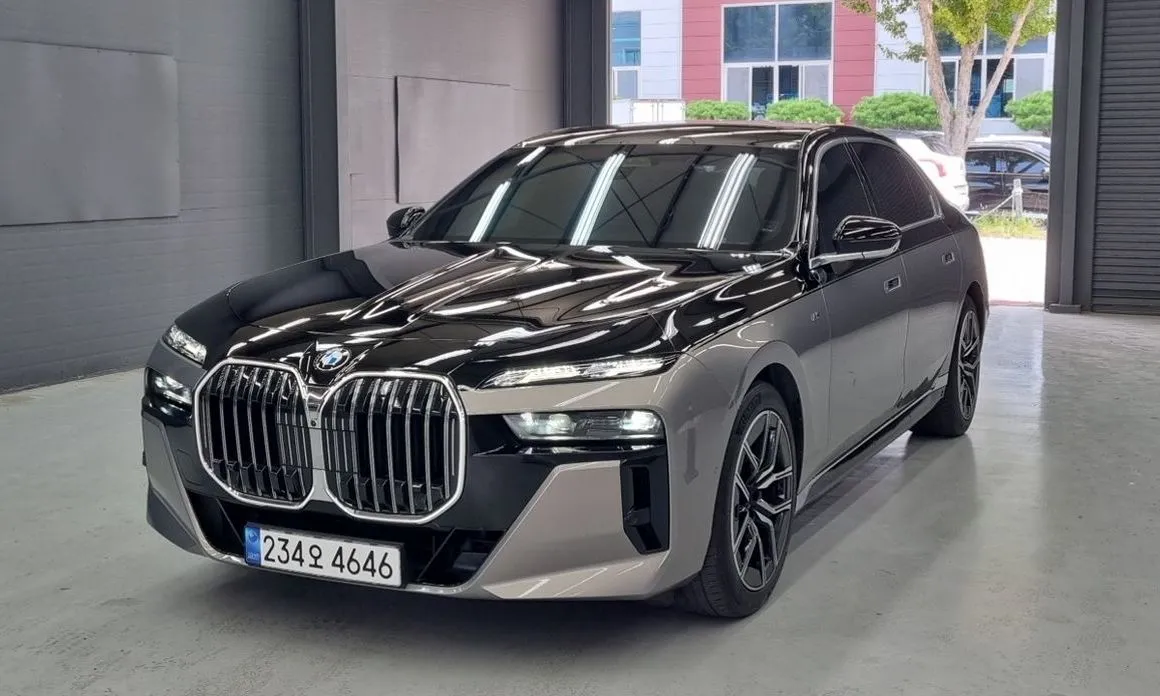 BMW 7-Series — фото 1