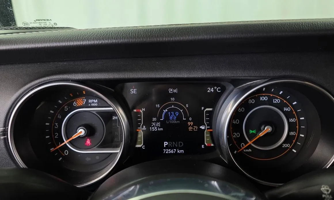 Jeep Wrangler — фото 8