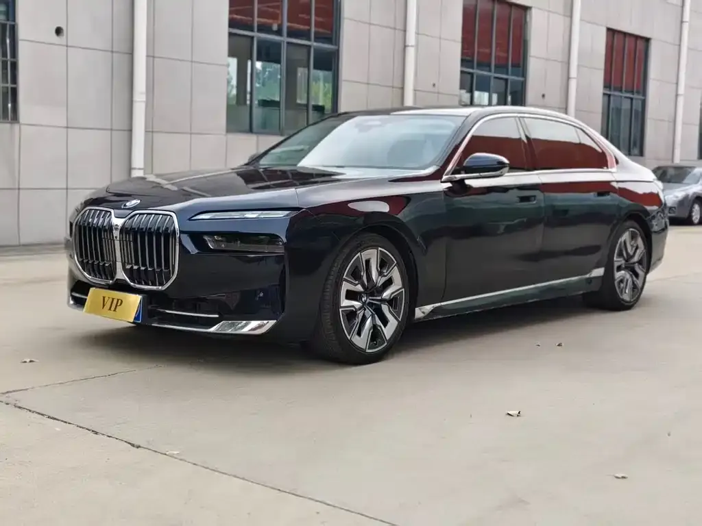 BMW 7 Series — фото 1