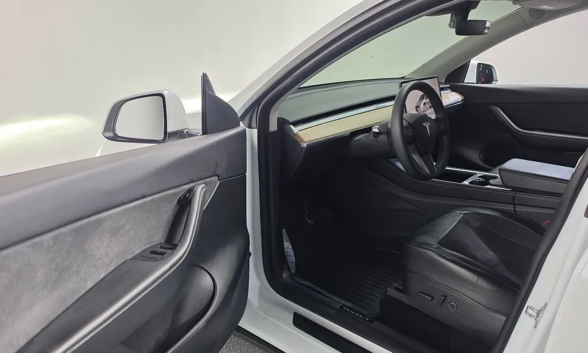 Tesla Model Y — фото 8