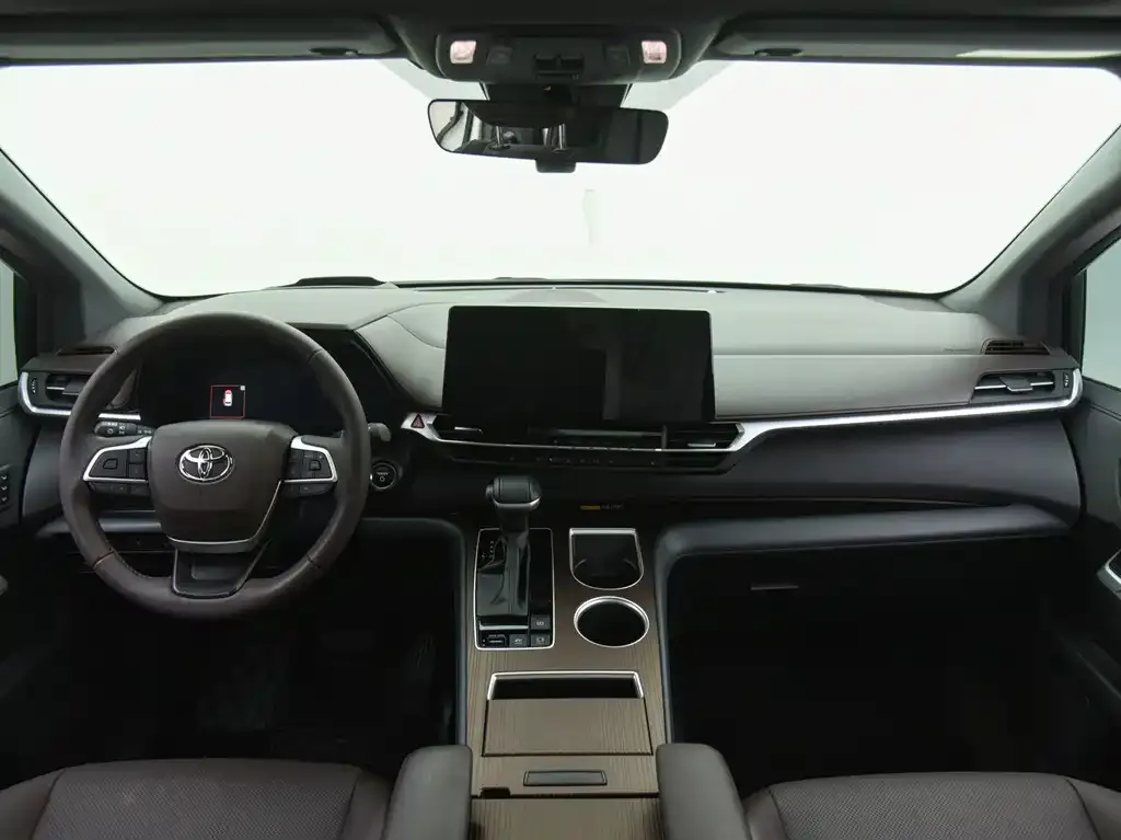 Toyota Granvia — фото 9