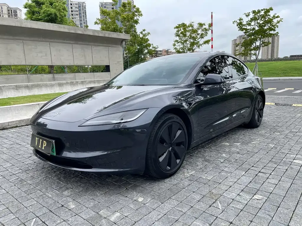 Tesla Model 3 — фото 1